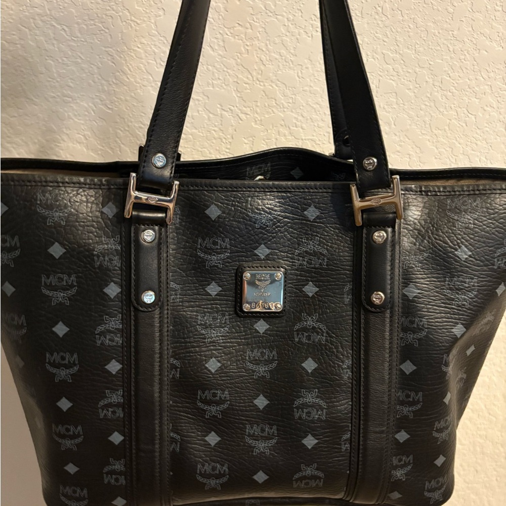 MCM Visetos Black Leather Tote Bag

Size: 10.5" H x 17" W x6"